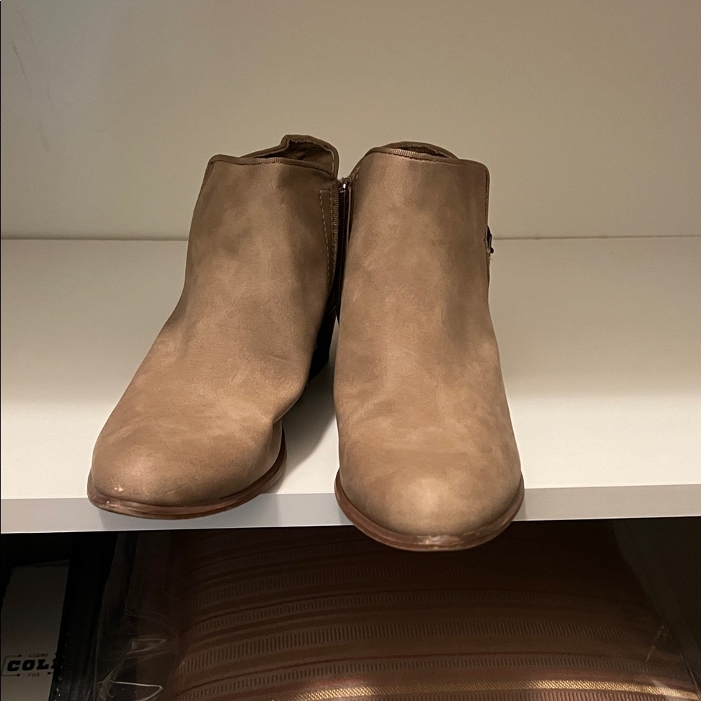 Esprit Tan Ankle Boots